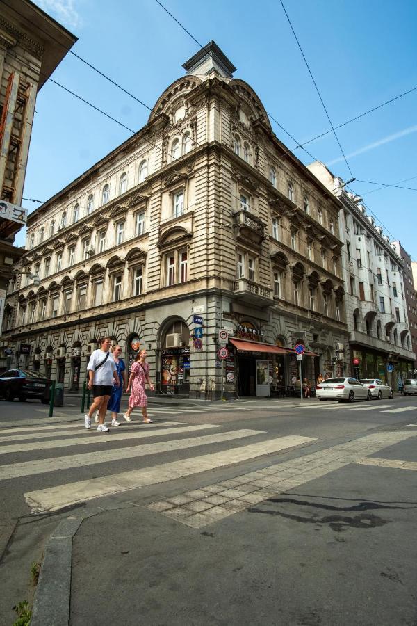 Ferienwohnung Very Central 1-Br Apt With Patio Budapest Exterior foto