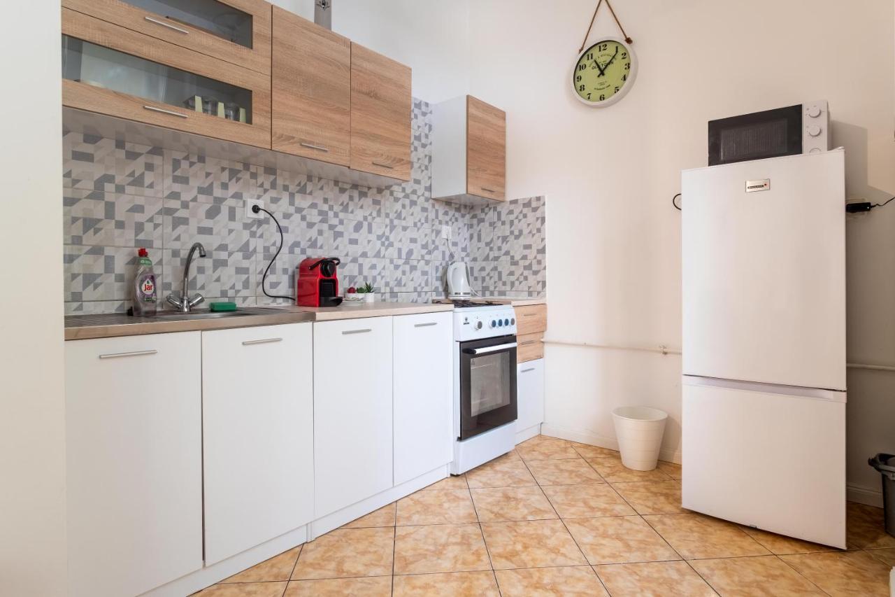 Ferienwohnung Very Central 1-Br Apt With Patio Budapest Exterior foto